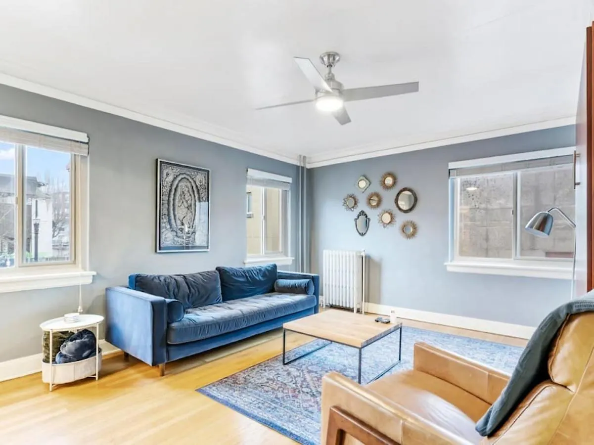Central Downtown Studio With Vintage Charm Near Train Portland