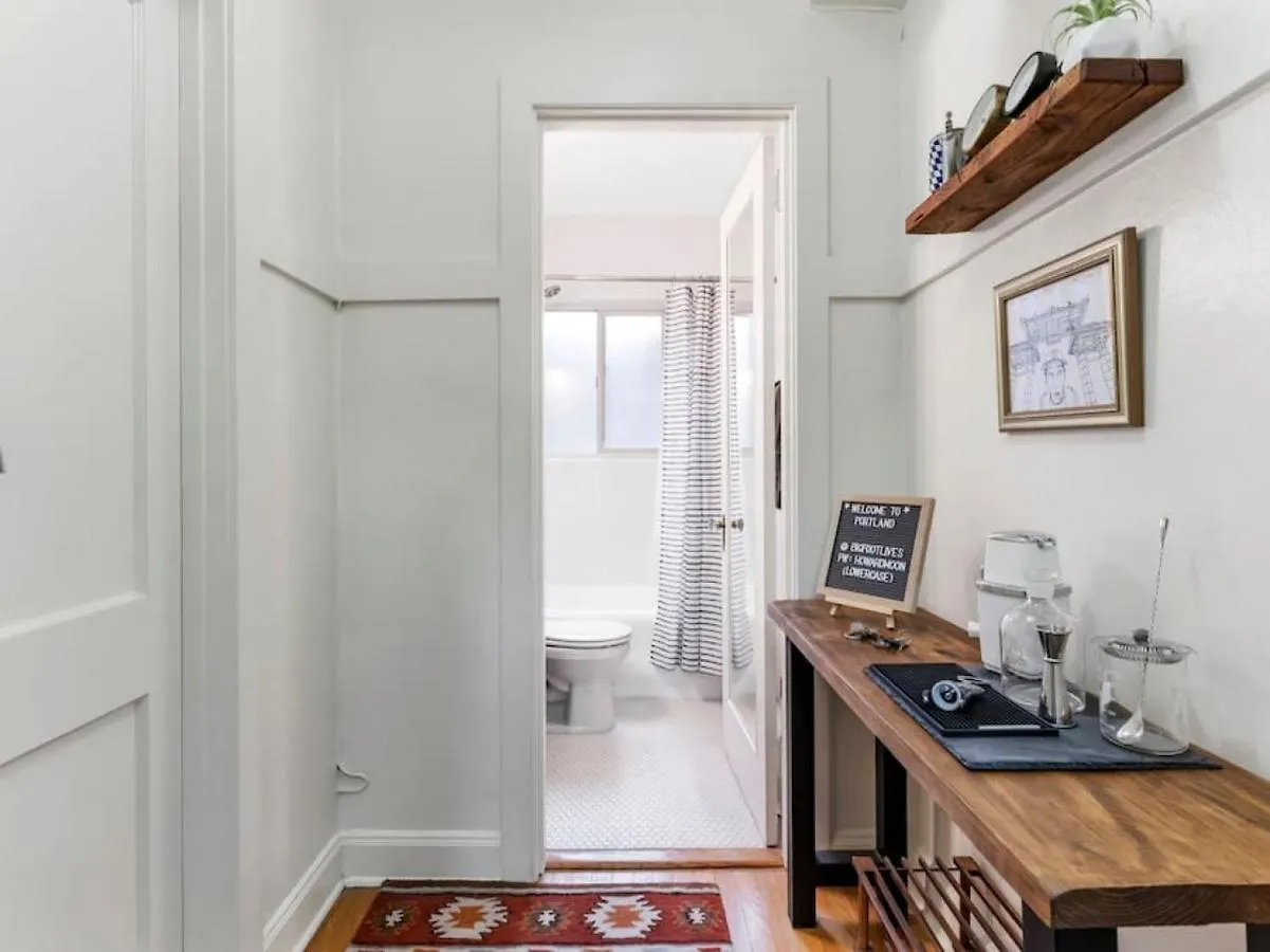 Apartment Central Downtown Studio With Vintage Charm Near Train Portland