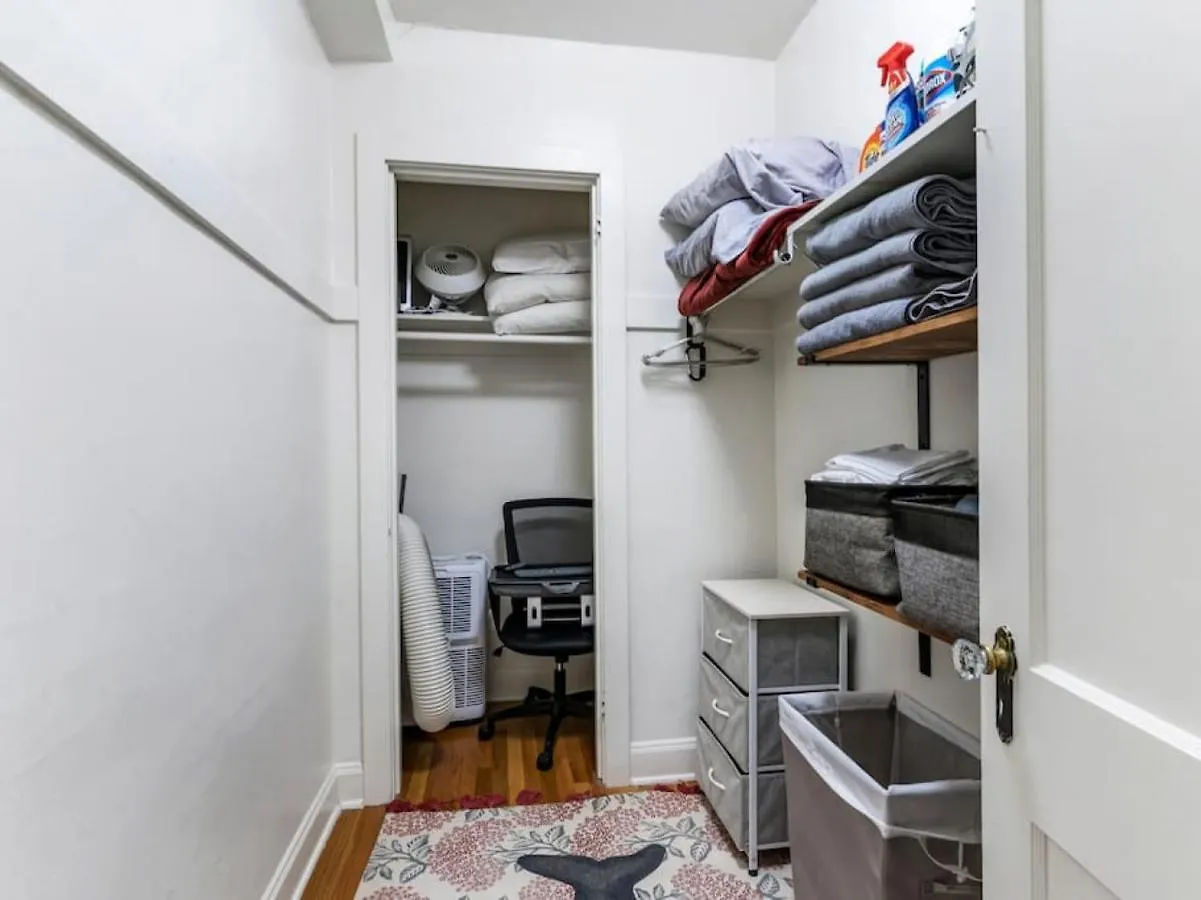 Central Downtown Studio With Vintage Charm Near Train Portland