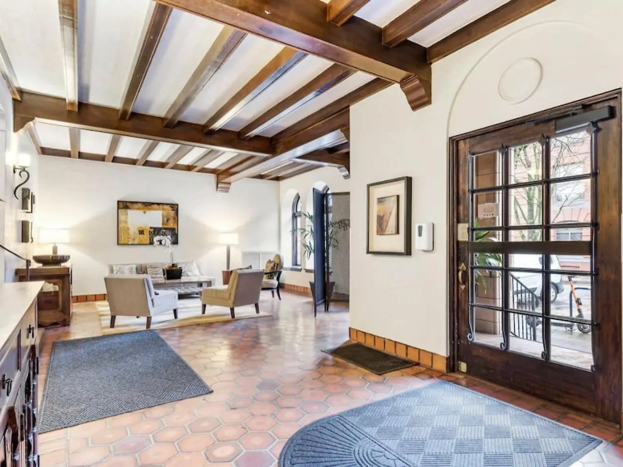 Central Downtown Studio With Vintage Charm Near Train Portland United States